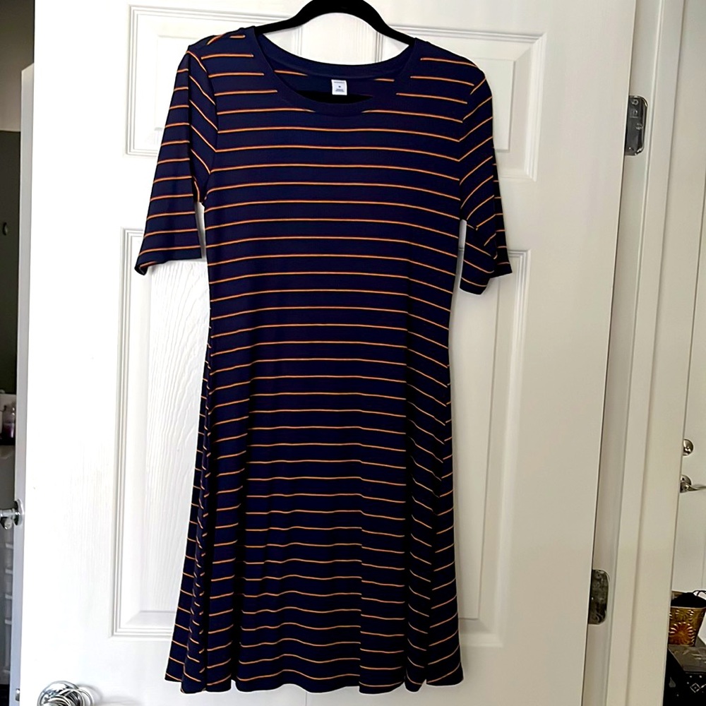 NWOT KNIT STRIPED GAP DRESS - FIT & FLARE - NAVY - SHORT SLEEVES - Size M